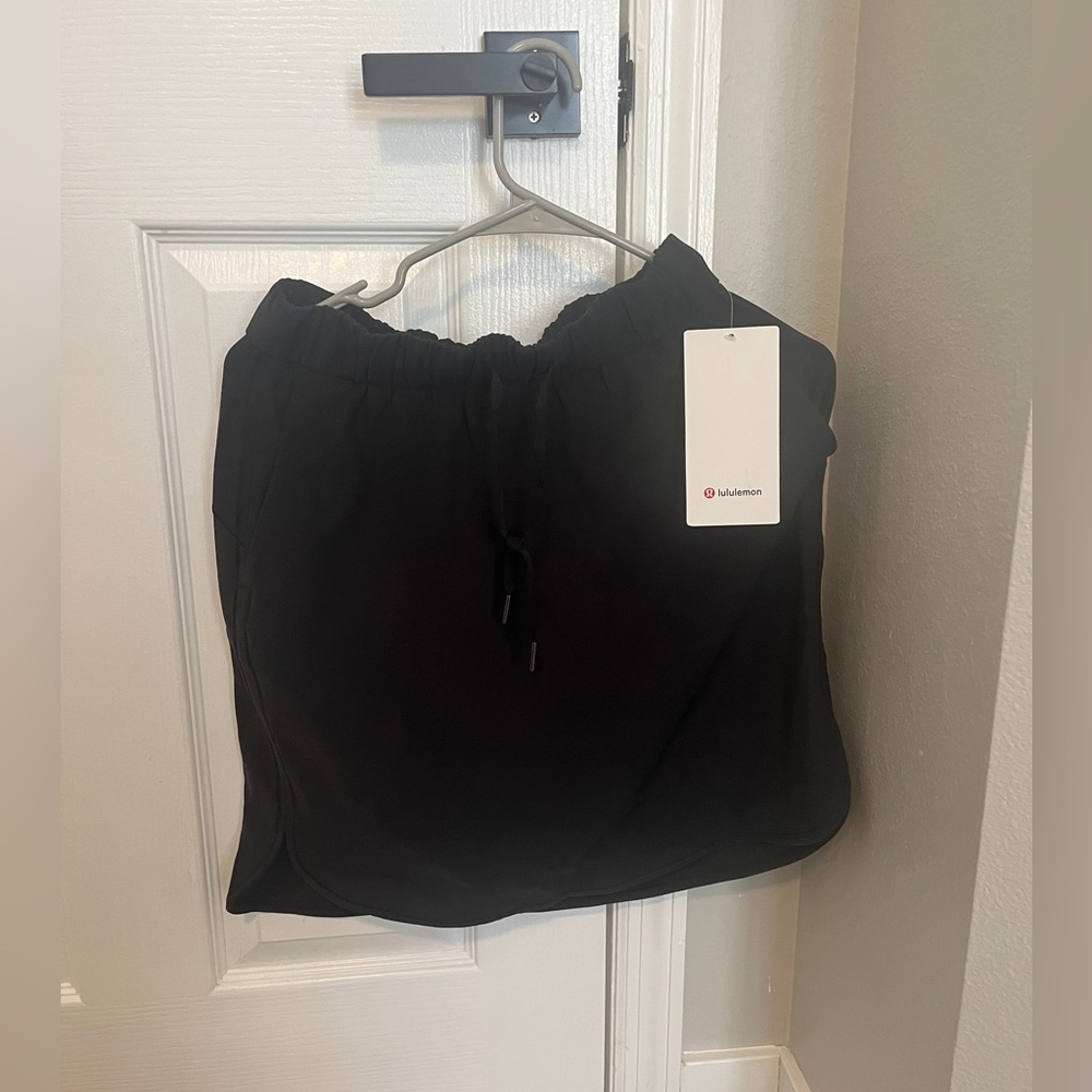 LULULEMON NWT on the fly skirt